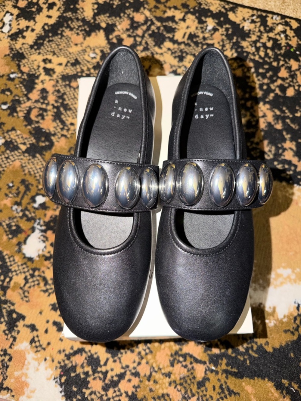 a new day women’s Black Genevieve Flats with Silver Metallic Accent Sz 7.5 GUC